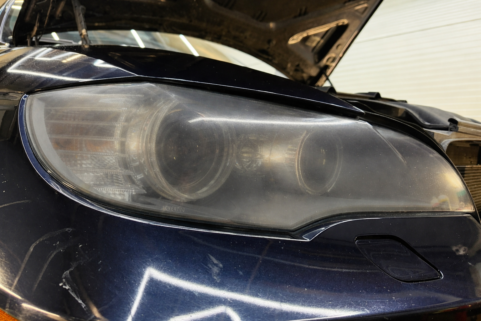 Caurspīdīgi lukturi pēc pulēšanas un aizsardzības